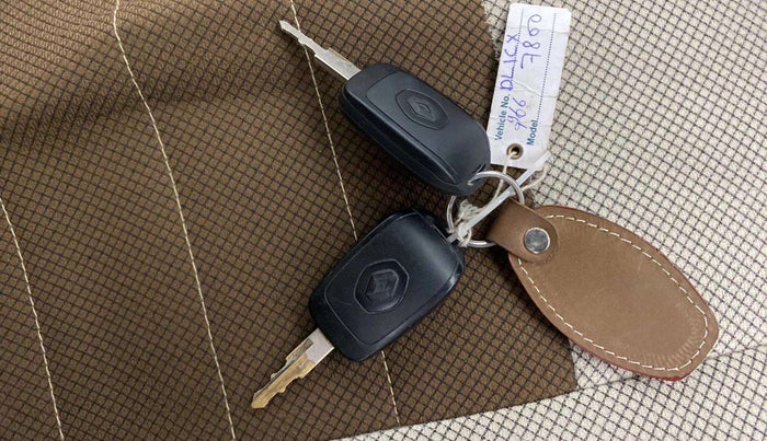 2018 Renault Kwid RXT 1.0 AMT (O), Petrol, Automatic, 30,389 km, Key Close Up