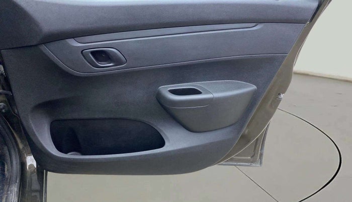 2018 Renault Kwid RXT 1.0 AMT (O), Petrol, Automatic, 30,389 km, Driver Side Door Panels Control