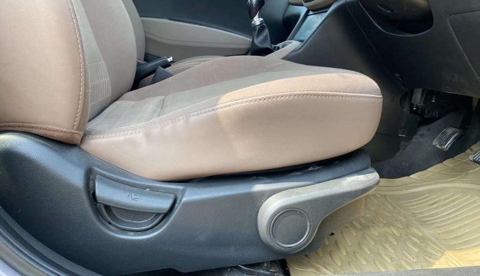 2018 Hyundai Xcent SX 1.2 (O), Petrol, Manual, 38,704 km, Driver Side Adjustment Panel