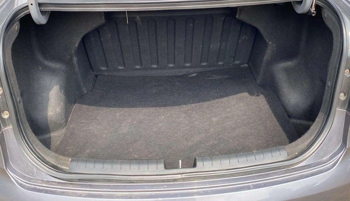 2018 Hyundai Xcent SX 1.2 (O), Petrol, Manual, 38,704 km, Boot Inside