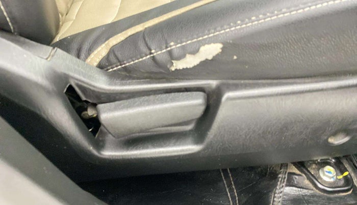 2019 Maruti Alto VXI, Petrol, Manual, 21,452 km, Driver Side Adjustment Panel
