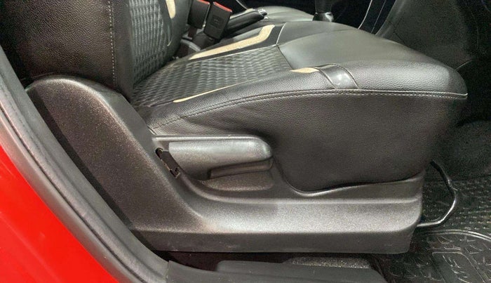 2015 Maruti Swift VXI, Petrol, Manual, 29,728 km, Driver Side Adjustment Panel