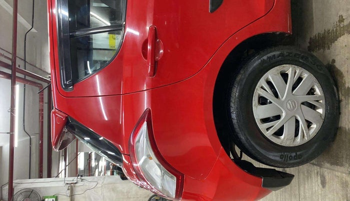 2015 Maruti Swift VXI, Petrol, Manual, 29,728 km, Right quarter panel - Minor scratches