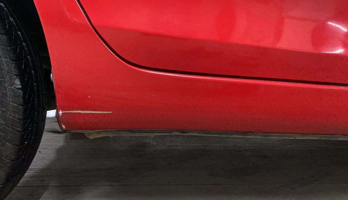 2015 Maruti Swift VXI, Petrol, Manual, 29,728 km, Right running board - Minor scratches