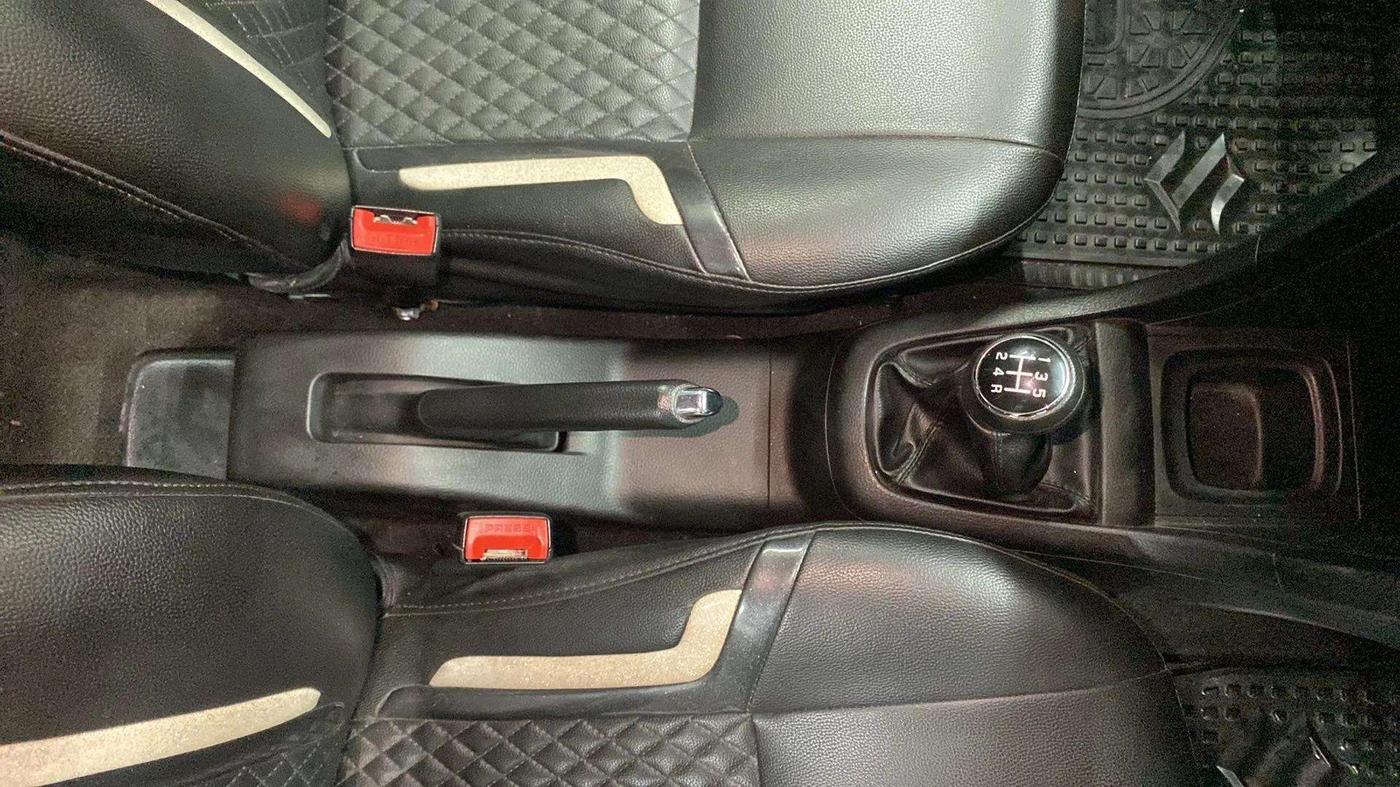 2015 Maruti Swift VXI, Petrol, Manual, 29,728 km, Gear Lever