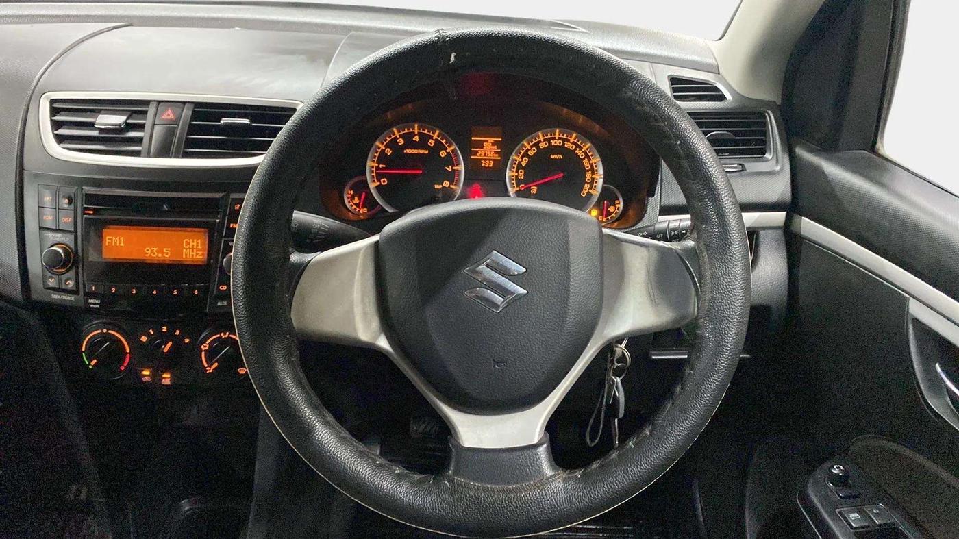 2015 Maruti Swift VXI, Petrol, Manual, 29,728 km, Steering Wheel Close Up