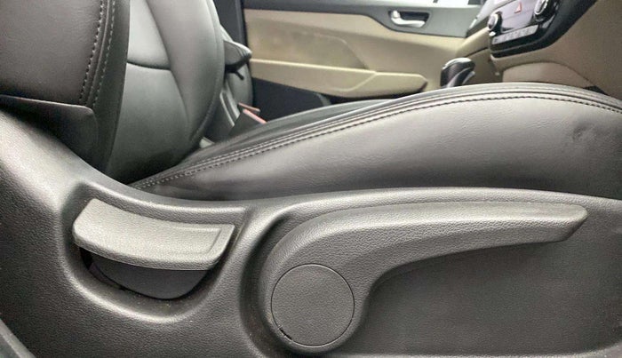 2020 Hyundai Verna SX 1.5 VTVT IVT, Petrol, Automatic, 74,438 km, Driver Side Adjustment Panel