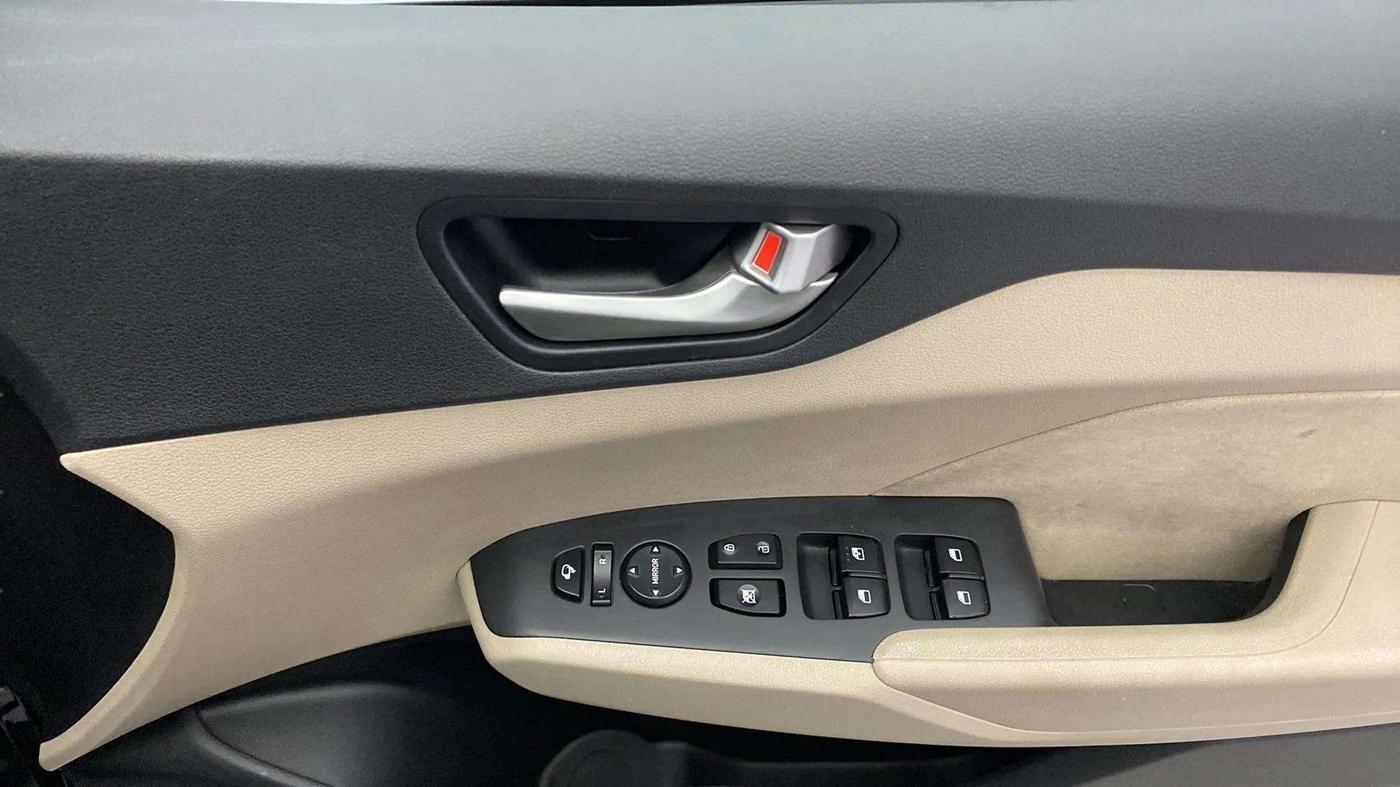 2020 Hyundai Verna SX 1.5 VTVT IVT, Petrol, Automatic, 74,438 km, Driver Side Door Panels Control