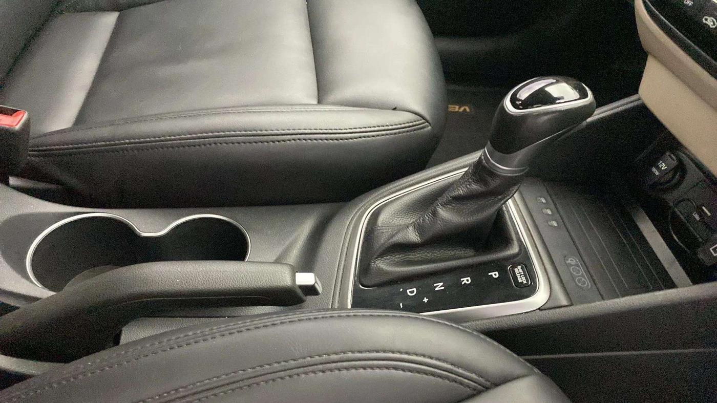 2020 Hyundai Verna SX 1.5 VTVT IVT, Petrol, Automatic, 74,438 km, Gear Lever