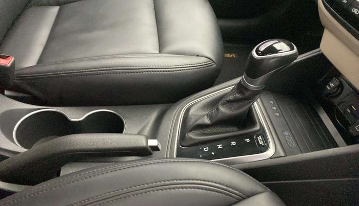 2020 Hyundai Verna SX 1.5 VTVT IVT, Petrol, Automatic, 74,438 km, Gear Lever
