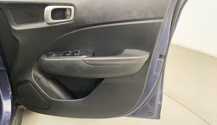 2021 Hyundai VENUE SX 1.0 (O) TURBO, Petrol, Manual, 59,365 km, Driver Side Door Panels Control