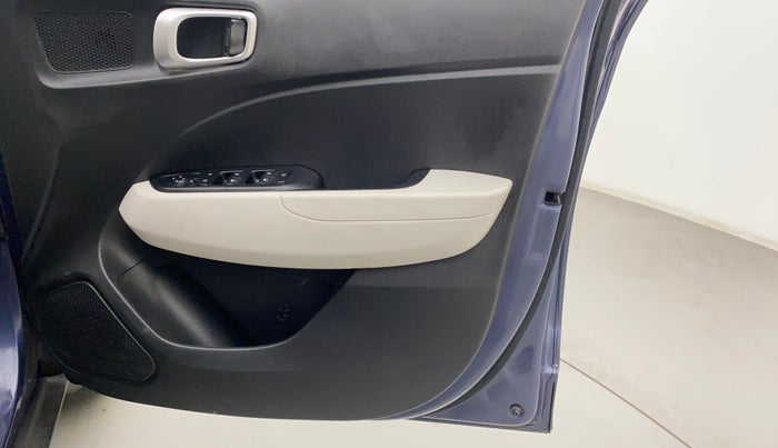 2022 Hyundai VENUE SX 1.2 PETROL, Petrol, Manual, 24,109 km, Driver Side Door Panels Control