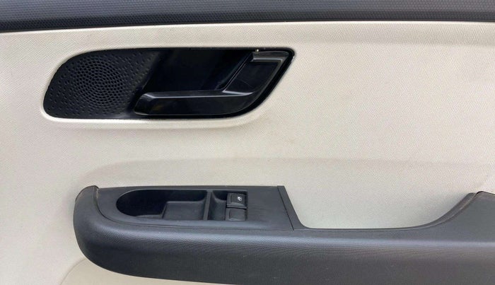 2021 Tata ALTROZ XE PETROL, Petrol, Manual, 15,958 km, Driver Side Door Panels Control