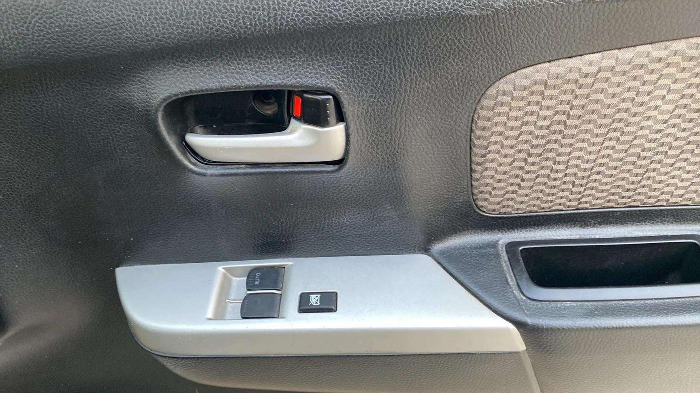 2013 Maruti Wagon R 1.0 LXI, Petrol, Manual, 46,390 km, Driver Side Door Panels Control
