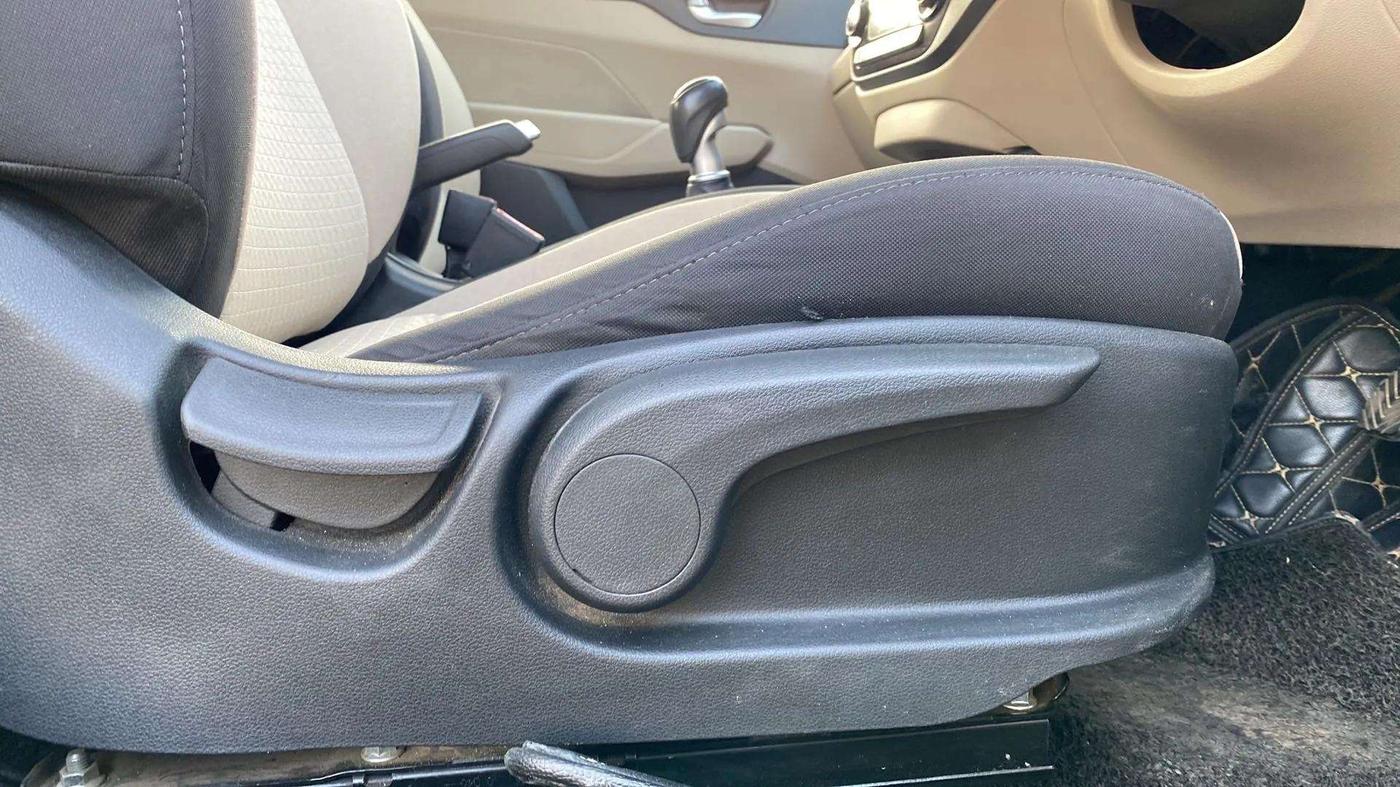2019 Hyundai Verna 1.4 EX CRDI, Diesel, Manual, 61,456 km, Driver Side Adjustment Panel