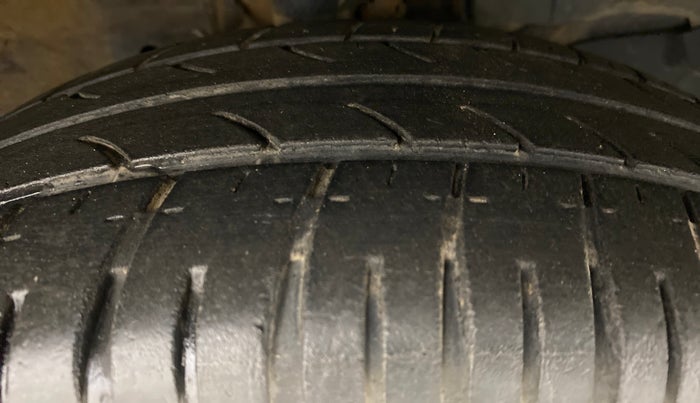 2014 Honda City S MT PETROL, Petrol, Manual, 1,00,009 km, Right Front Tyre Tread