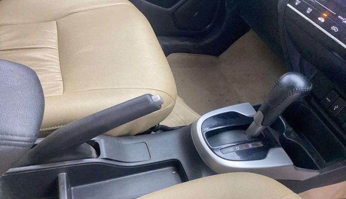 2016 Honda Jazz 1.2L I-VTEC V AT, Petrol, Automatic, 80,556 km, Gear Lever