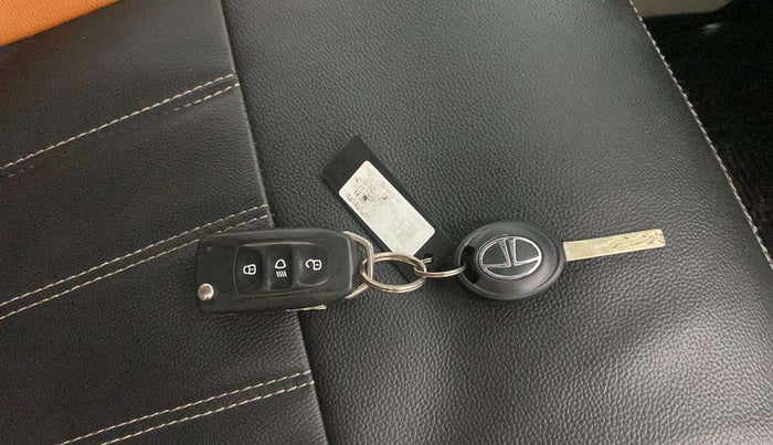 2019 Tata NEXON XM DIESEL, Diesel, Manual, 66,571 km, Key Close Up