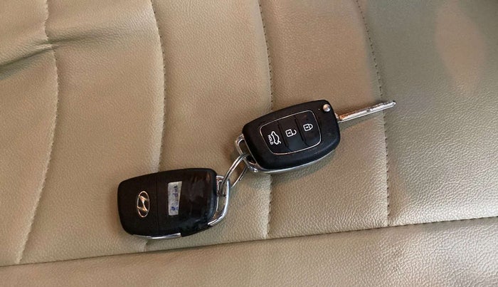 2015 Hyundai Xcent S 1.2, Petrol, Manual, 30,166 km, Key Close Up