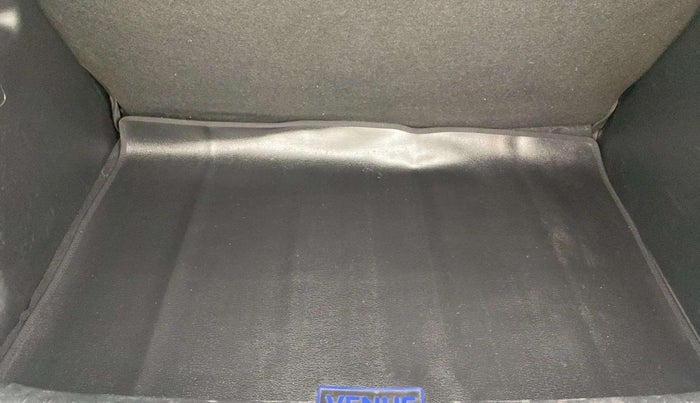 2022 Hyundai VENUE S 1.2, Petrol, Manual, 11,034 km, Boot Inside