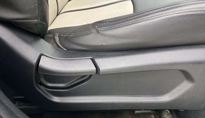 2022 Hyundai VENUE S 1.2, Petrol, Manual, 11,034 km, Driver Side Adjustment Panel