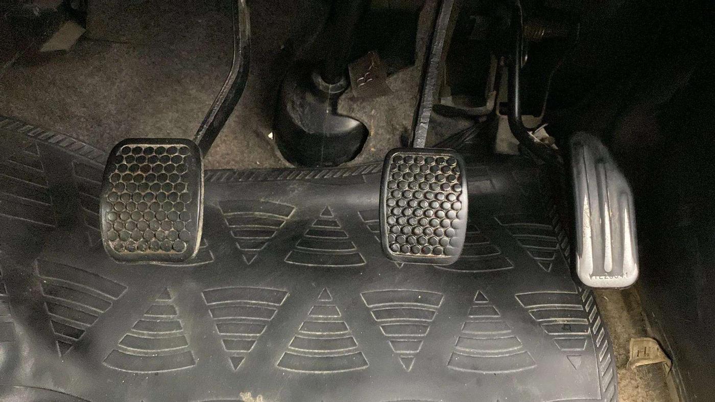 2018 Maruti Eeco 5 STR WITH A/C+HTR, Petrol, Manual, 77,042 km, Pedals