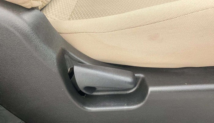2017 Maruti Wagon R 1.0 LXI CNG, CNG, Manual, 92,926 km, Driver Side Adjustment Panel