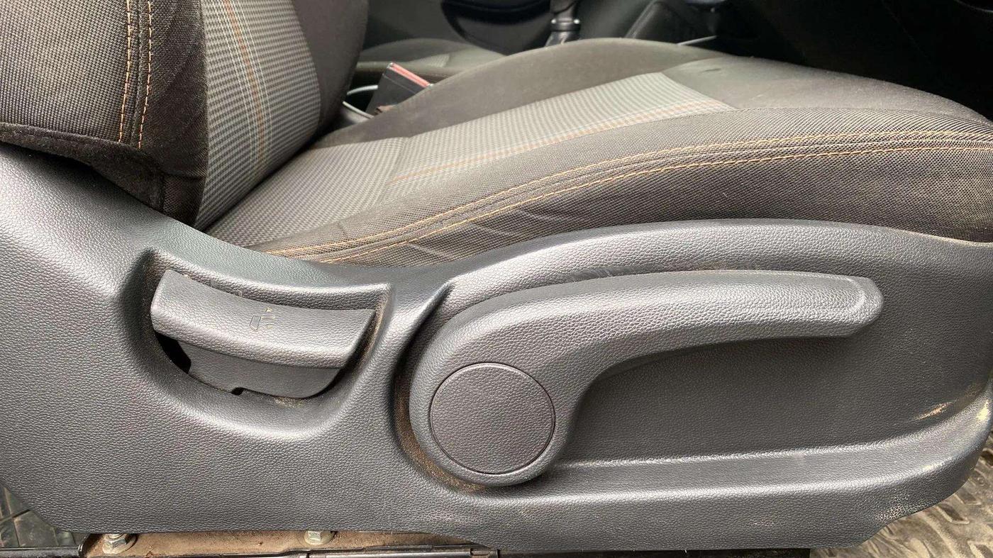 2018 Hyundai i20 Active 1.2 S, Petrol, Manual, 69,723 km, Driver Side Adjustment Panel
