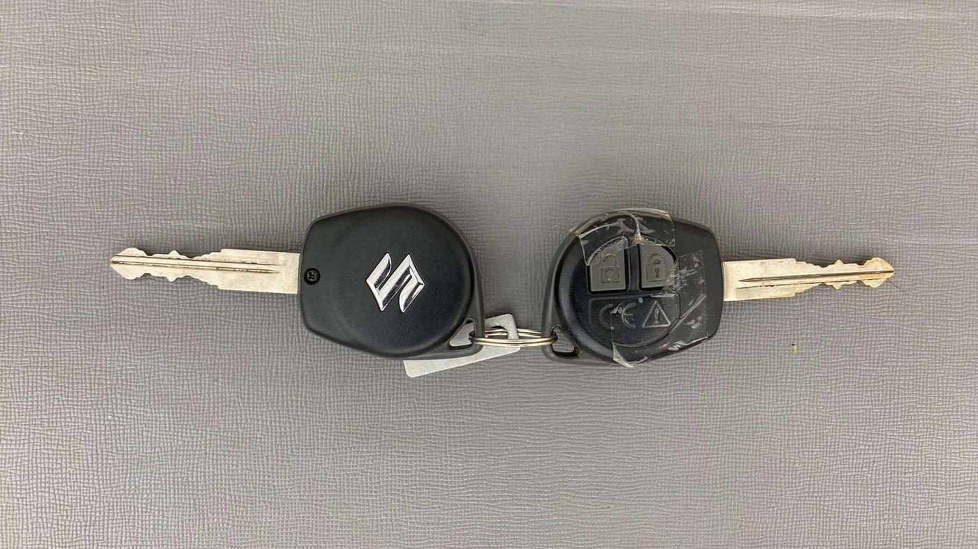 2018 Maruti Swift VXI, Petrol, Manual, 43,901 km, Key Close Up