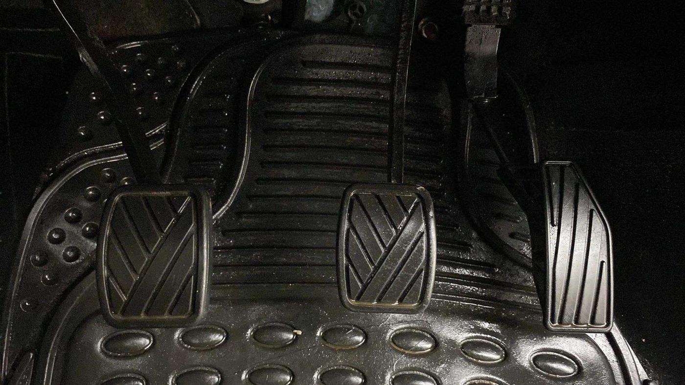 2018 Maruti Swift VXI, Petrol, Manual, 43,901 km, Pedals
