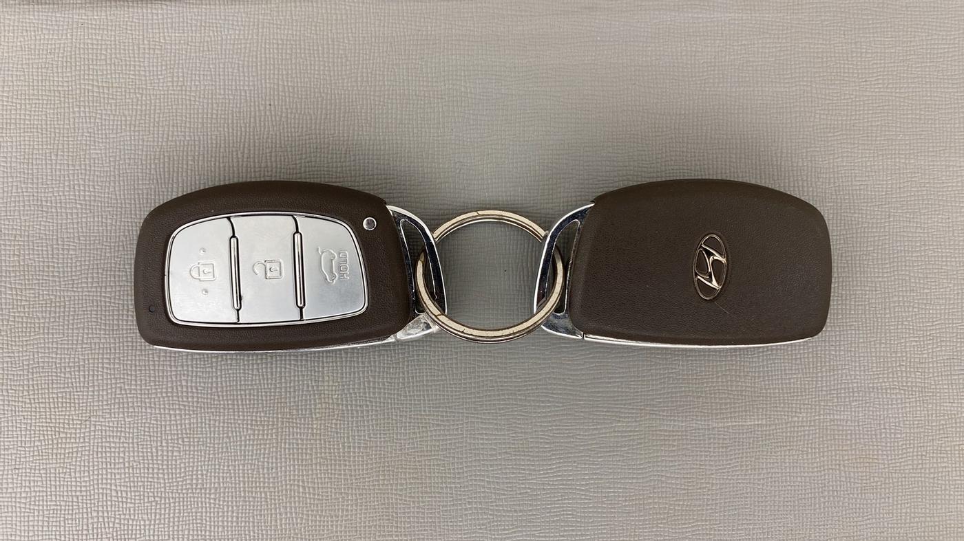 2020 Hyundai Elite i20 ASTA 1.2 (O), Petrol, Manual, 23,643 km, Key Close Up
