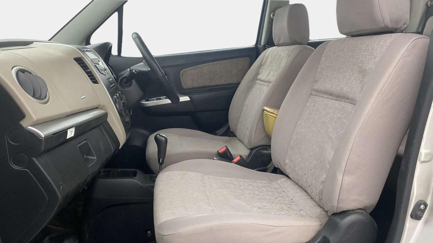 2016 Maruti Wagon R 1.0 VXI AMT, CNG, Automatic, 78,370 km, Right Side Front Door Cabin