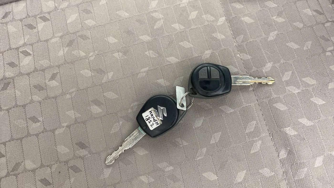 2016 Maruti Wagon R 1.0 VXI AMT, CNG, Automatic, 78,370 km, Key Close Up