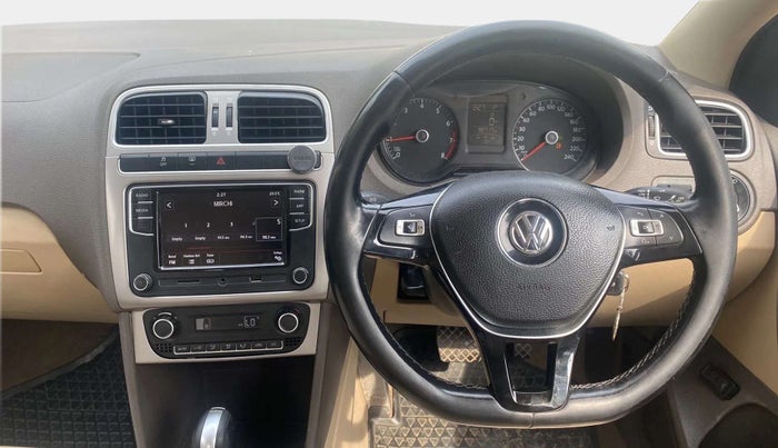 2016 Volkswagen Vento HIGHLINE PETROL AT, Petrol, Automatic, 98,748 km, Steering Wheel Close Up