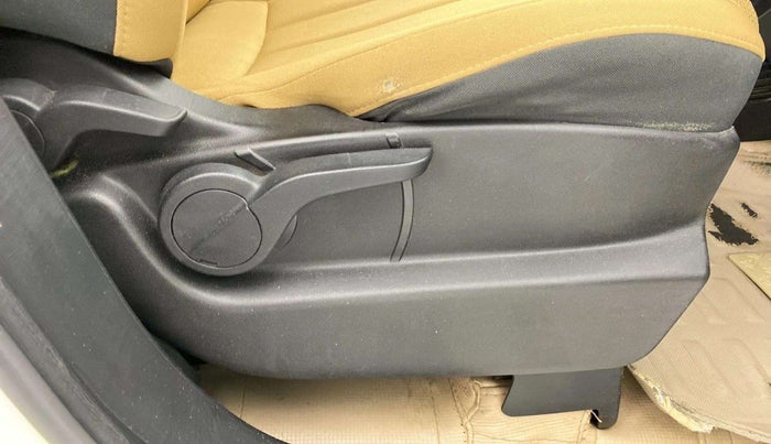 2019 Mahindra XUV500 W7, Diesel, Manual, 88,643 km, Driver Side Adjustment Panel