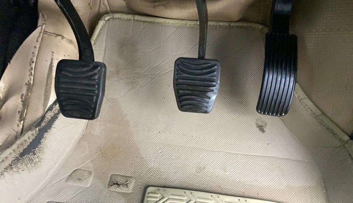 2019 Mahindra XUV500 W7, Diesel, Manual, 88,643 km, Pedals