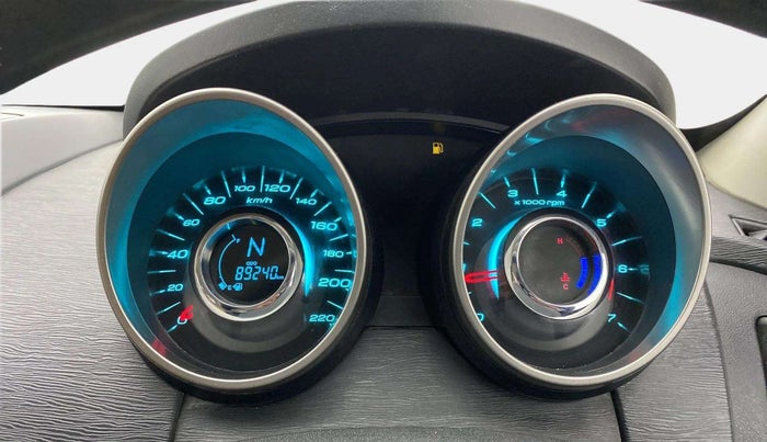 2019 Mahindra XUV500 W7, Diesel, Manual, 88,643 km, Odometer Image