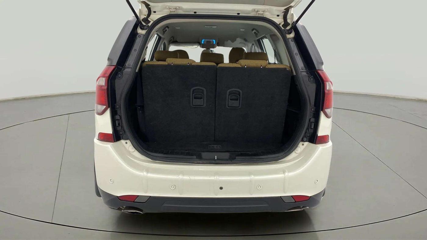 2019 Mahindra XUV500 W7, Diesel, Manual, 88,643 km, Boot Inside