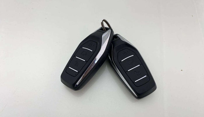 2019 Mahindra XUV500 W7, Diesel, Manual, 88,643 km, Key Close Up