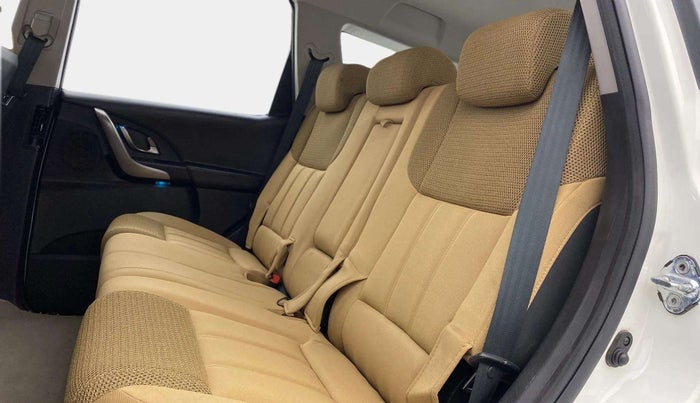 2019 Mahindra XUV500 W7, Diesel, Manual, 88,643 km, Right Side Rear Door Cabin