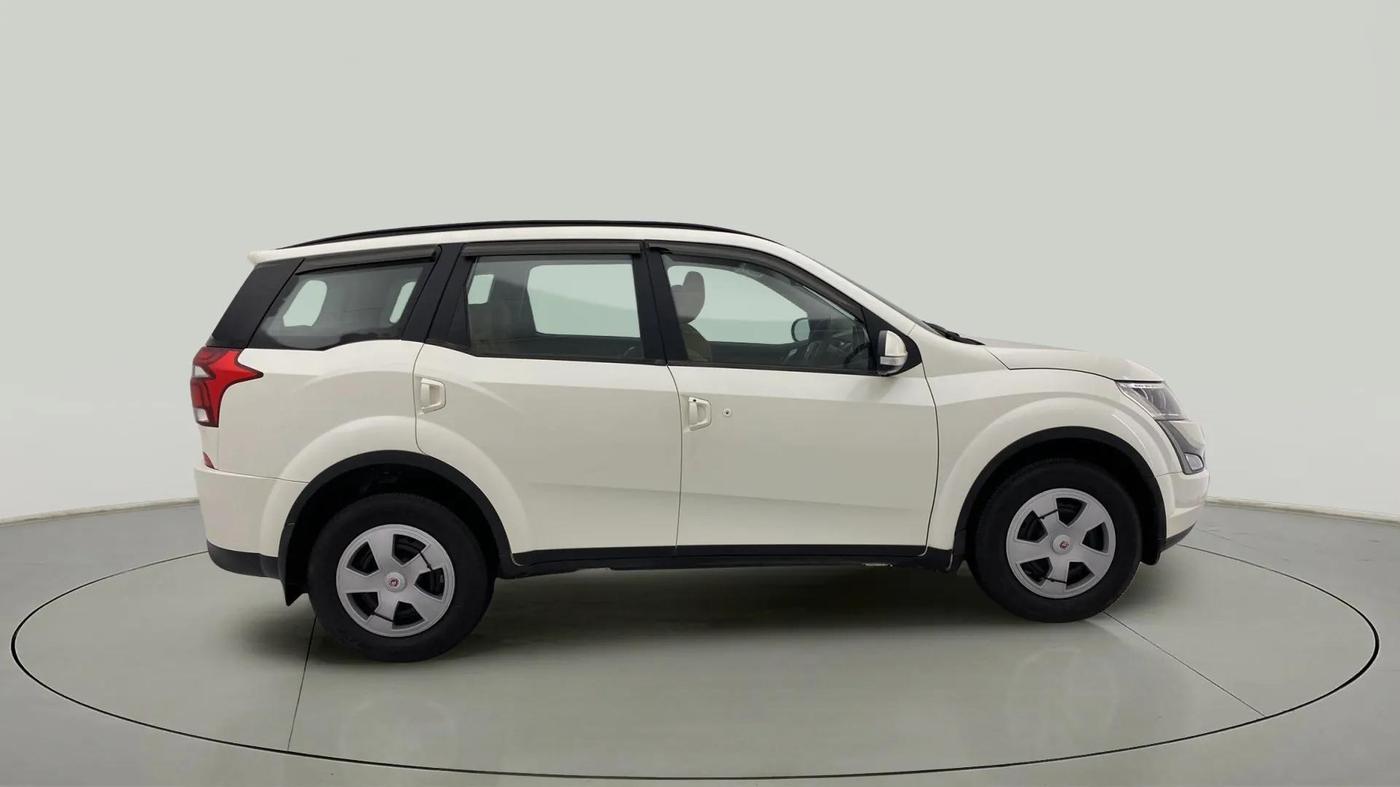 2019 Mahindra XUV500 W7, Diesel, Manual, 88,643 km, Right Side View