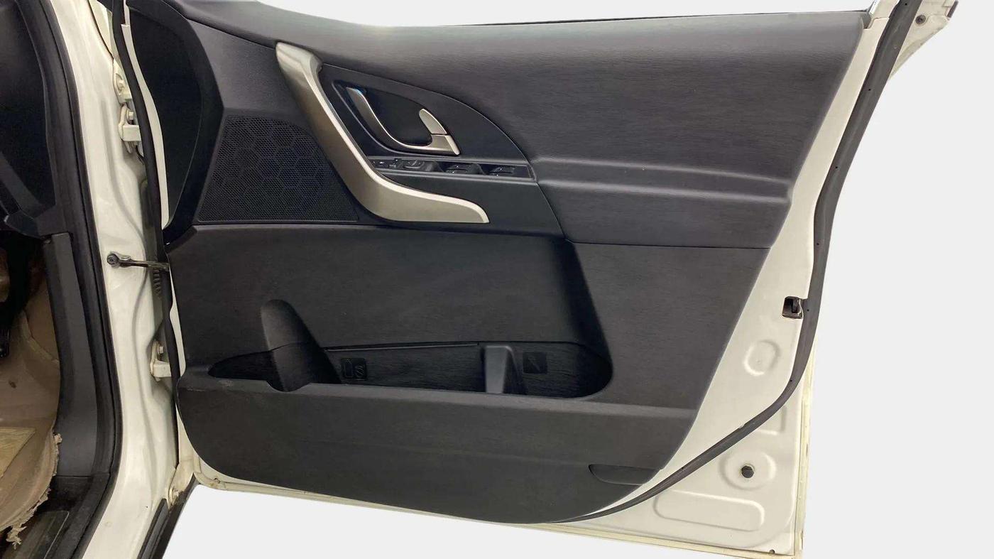 2019 Mahindra XUV500 W7, Diesel, Manual, 88,643 km, Driver Side Door Panels Control