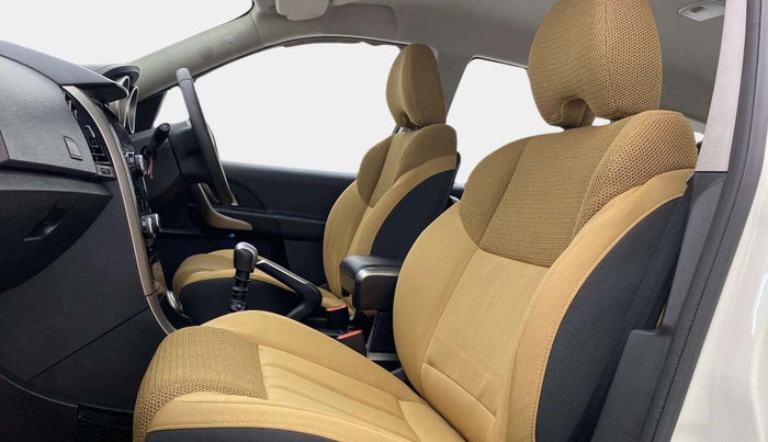 2019 Mahindra XUV500 W7, Diesel, Manual, 88,643 km, Right Side Front Door Cabin
