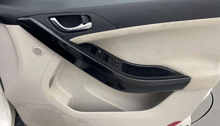 2020 Tata NEXON XZA PLUS PETROL, Petrol, Automatic, 26,742 km, Driver Side Door Panels Control