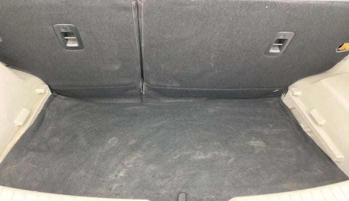 2021 Mahindra XUV300 W6 1.5 DIESEL, Diesel, Manual, 31,422 km, Boot Inside