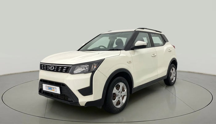 2021 Mahindra XUV300 W6 1.5 DIESEL, Diesel, Manual, 31,422 km, Left Front Diagonal