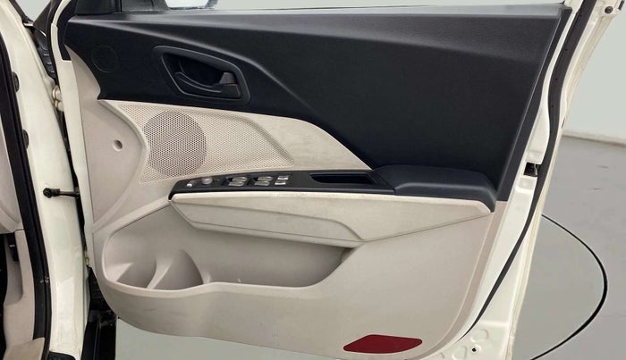2021 Mahindra XUV300 W6 1.5 DIESEL, Diesel, Manual, 31,422 km, Driver Side Door Panels Control