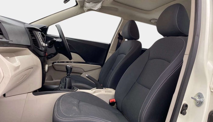 2021 Mahindra XUV300 W6 1.5 DIESEL, Diesel, Manual, 31,422 km, Right Side Front Door Cabin