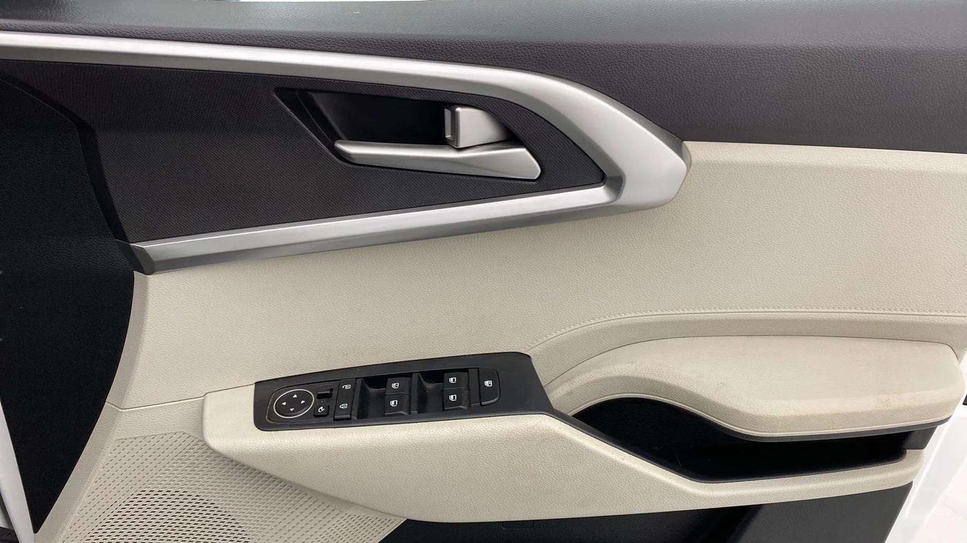 2023 KIA CARENS PRESTIGE PLUS 1.5 PETROL IMT 7 STR, Petrol, Manual, 14,703 km, Driver Side Door Panels Control