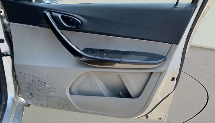 2016 Tata Tiago XT PETROL, Petrol, Manual, 63,811 km, Driver Side Door Panels Control